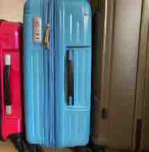 An ESL lesson on Luggage - Airline pays staff bonus for spotting oversized bags